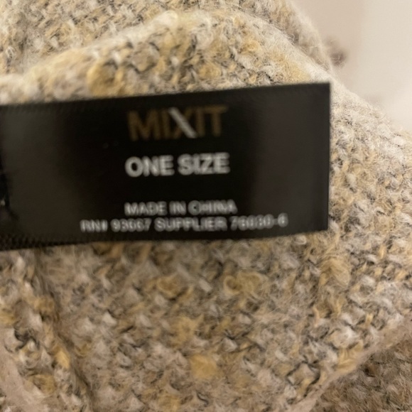 Scarf - Picture 2 of 2